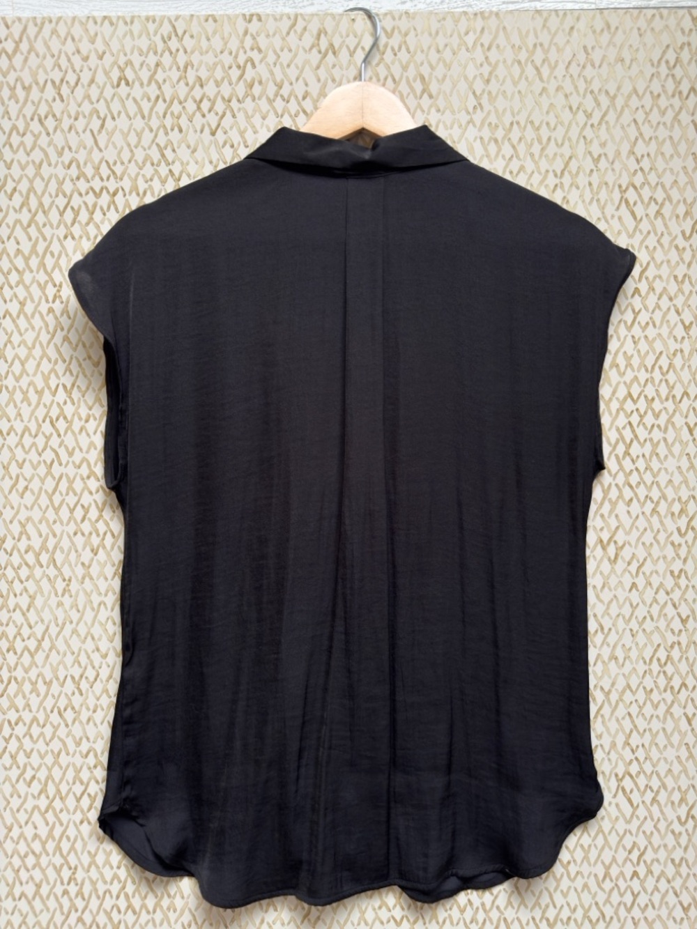 Nine West Black Sleeveless Button Down Shirt Blouse Minimal Chic XS - Picture 7 of 9
